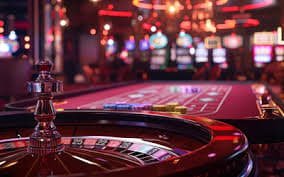 ঢাকায় casinom গোল্ডেন অক্স গেম খেলছেন একজন তরুণ বাংলাদেশি